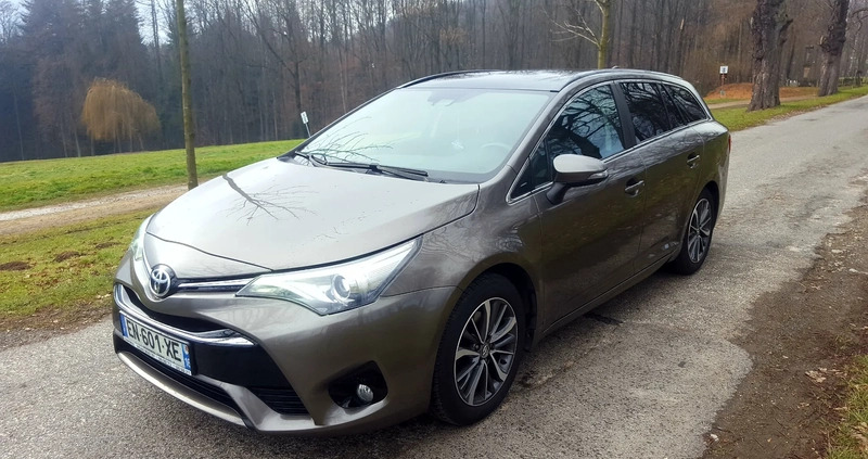 Toyota Avensis cena 68900 przebieg: 55000, rok produkcji 2017 z Szepietowo małe 211